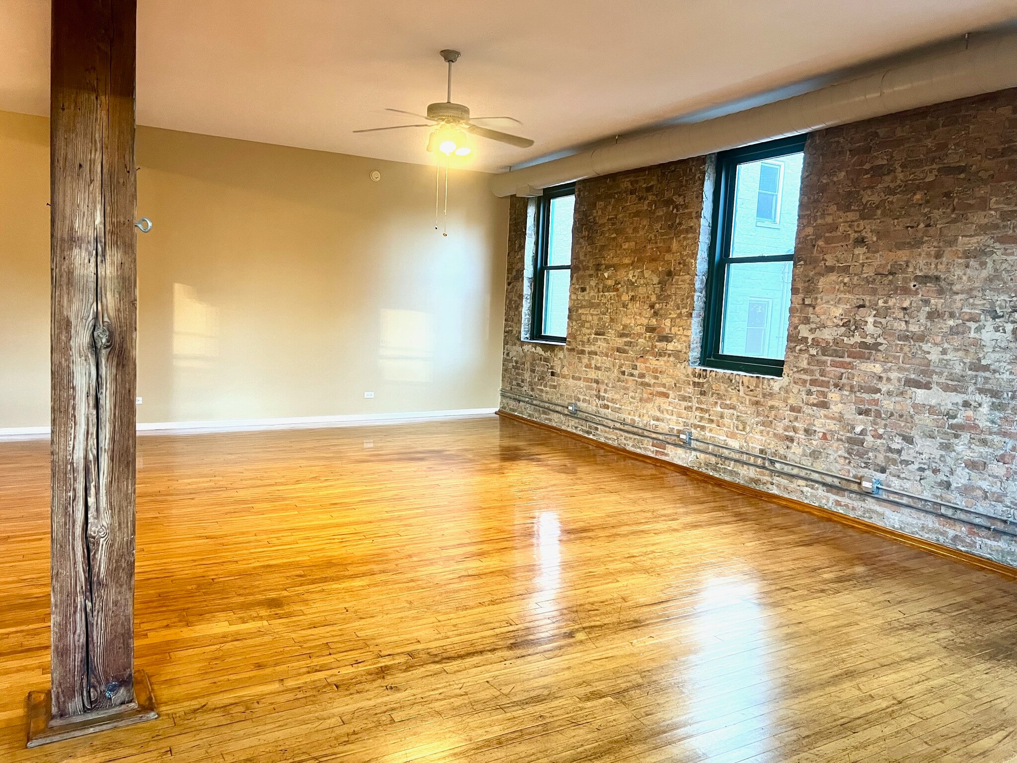 Building Photo - 515 N Noble St