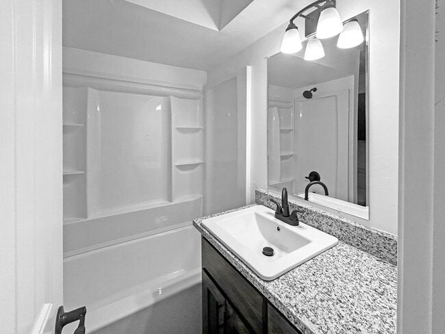 Building Photo - 1805 Southcrest Dr
