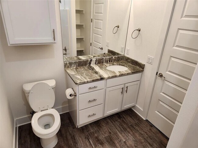 Building Photo - 201 Palm St