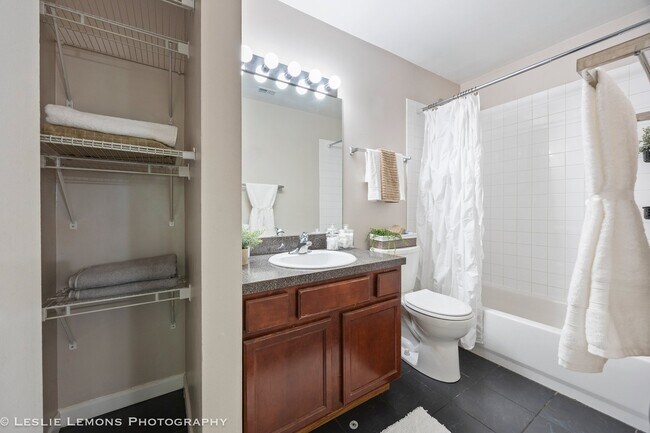 Building Photo - 5811 Oakwood Dr