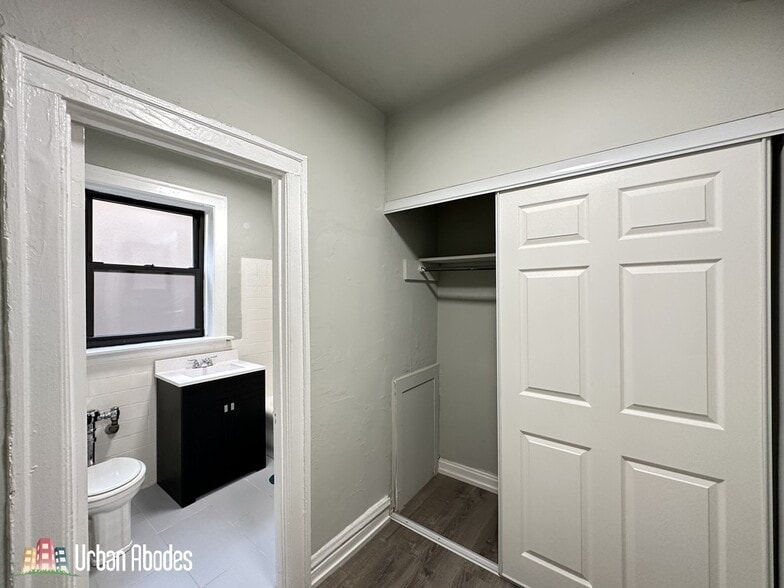 Building Photo - 1350 N Dearborn St