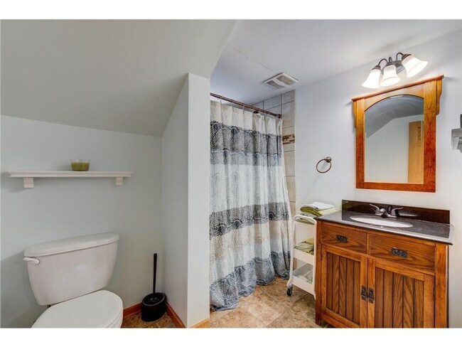 Building Photo - Gorgeous 6 Bedroom in Midway- June 2026 Mo...