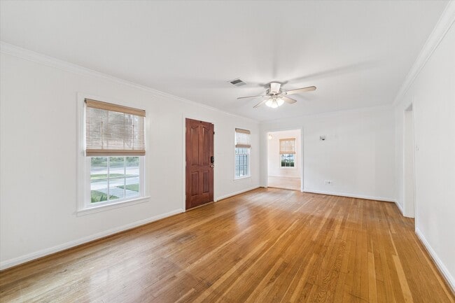 Building Photo - 1063 W 43rd St