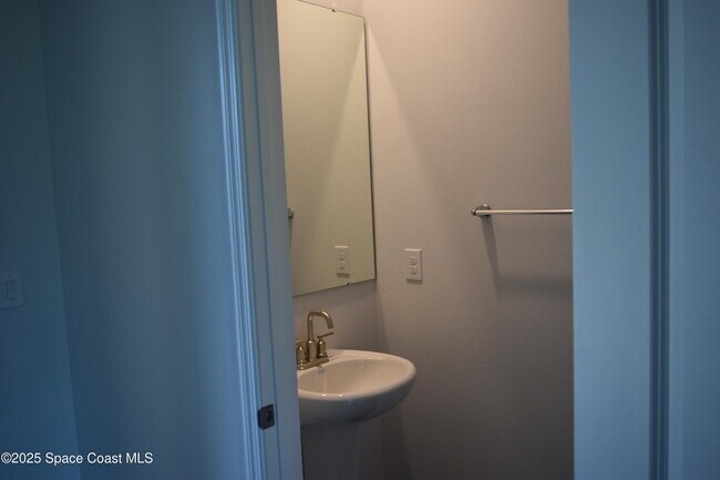 Building Photo - 3143 Fullerton Ave