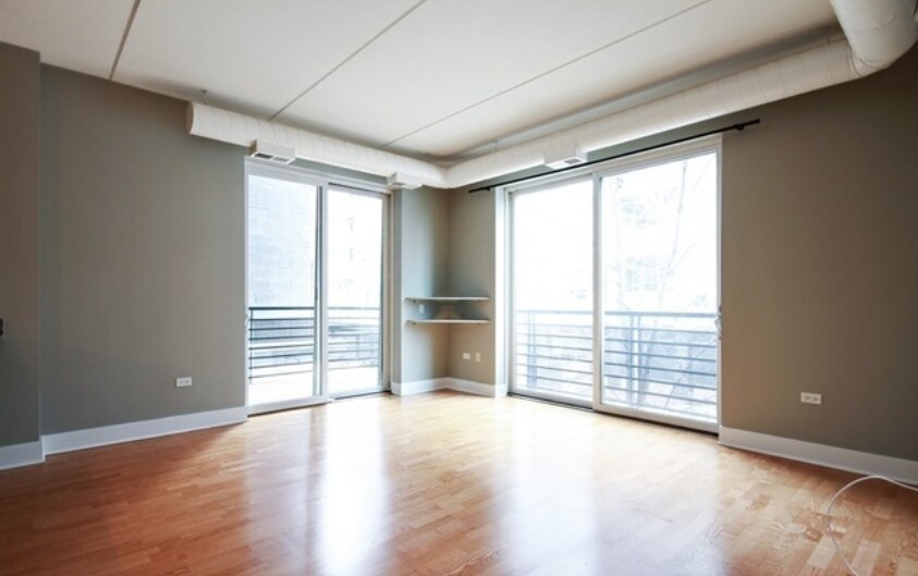 Building Photo - 873 N Larrabee St