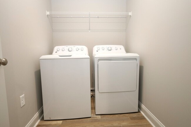 Building Photo - 2047 Meadow Cove Rd