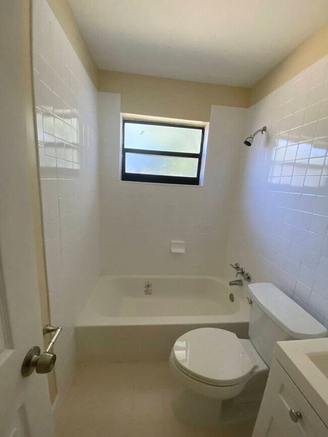 Building Photo - Beautiful 3-bedroom home located in Delray...