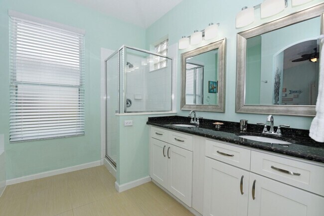 Building Photo - 8167 Fan Palm Way