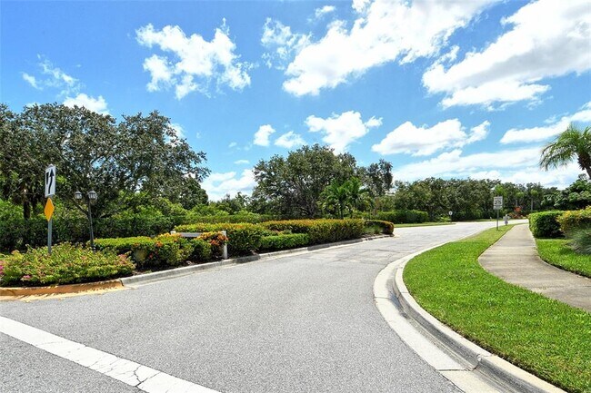 Building Photo - 5001 Sturbridge Ct