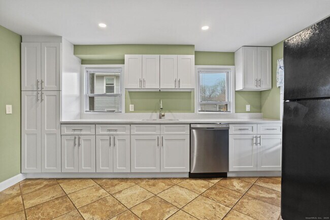 Building Photo - 8 3rd St