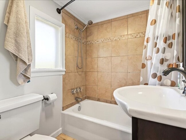 Building Photo - Wonderful Black Mountain Location-Long Term Rental