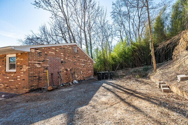 Building Photo - 5009 Oxford St