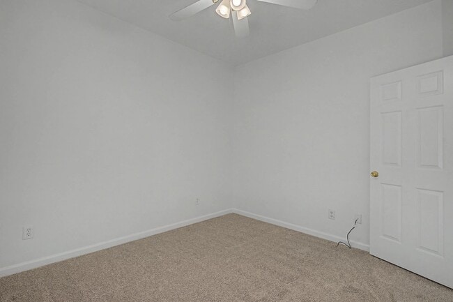 Building Photo - Carolina Lakes!