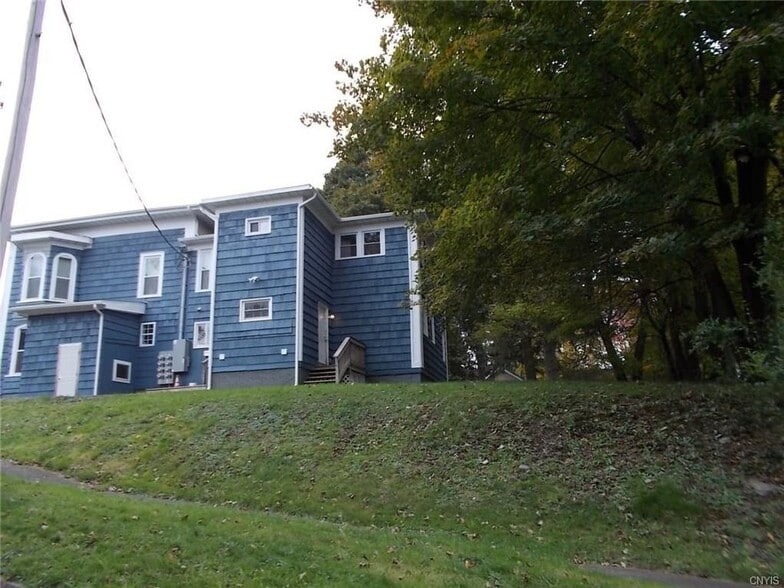 Building Photo - 268 Syracuse Ave