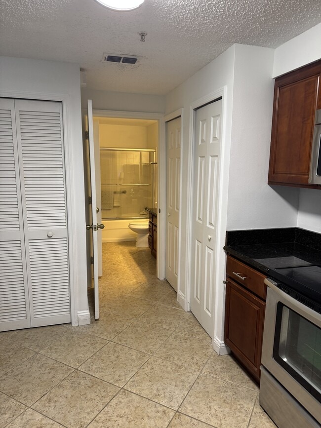 Building Photo - 10831 Windsor Walk Dr