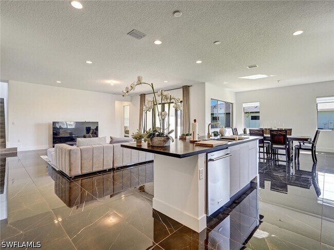 Building Photo - 5126 Panella Ave