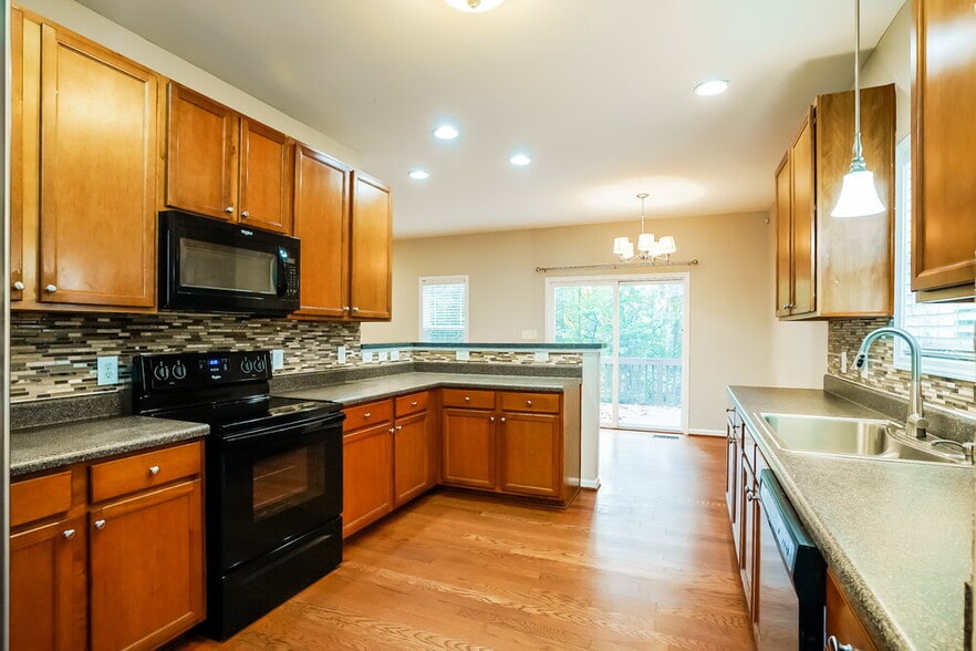 Building Photo - 146 Willowbrook Cir