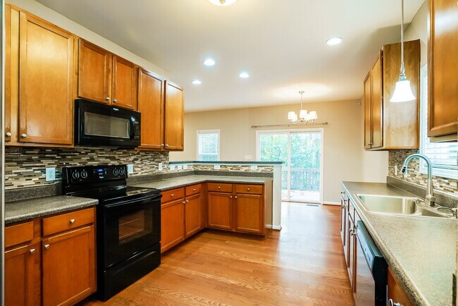 Building Photo - 146 Willowbrook Cir