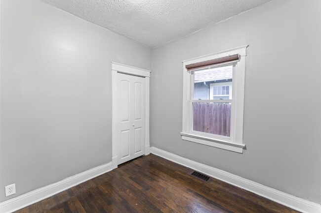 Building Photo - Coming Soon!! Charming 2-Bedroom Home!