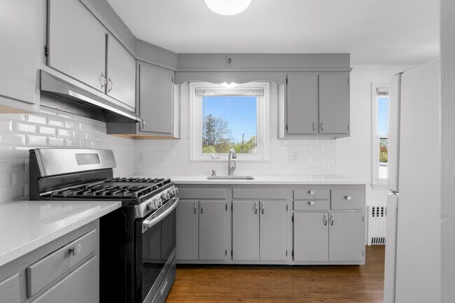 Building Photo - 1025 Louise Ave