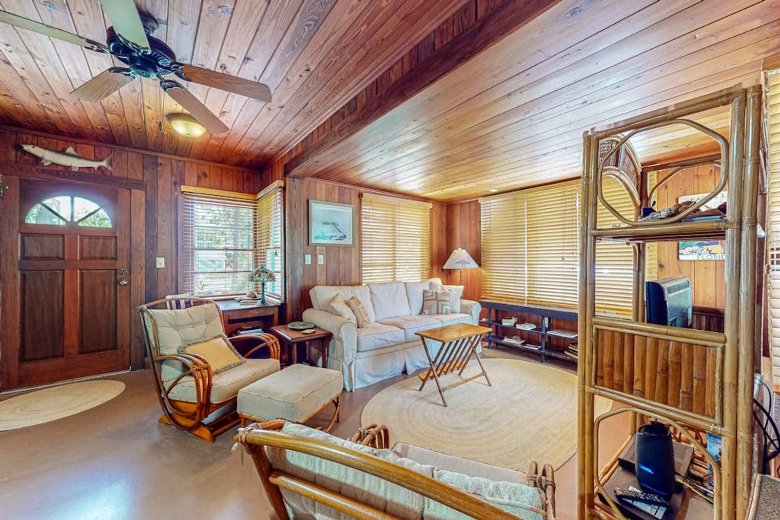 Building Photo - 609 N Shore Dr