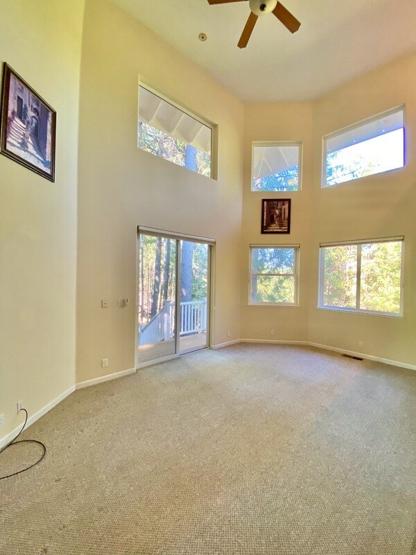 Building Photo - 13055 Summit Ridge Dr