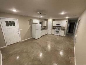 Building Photo - Marble Hill