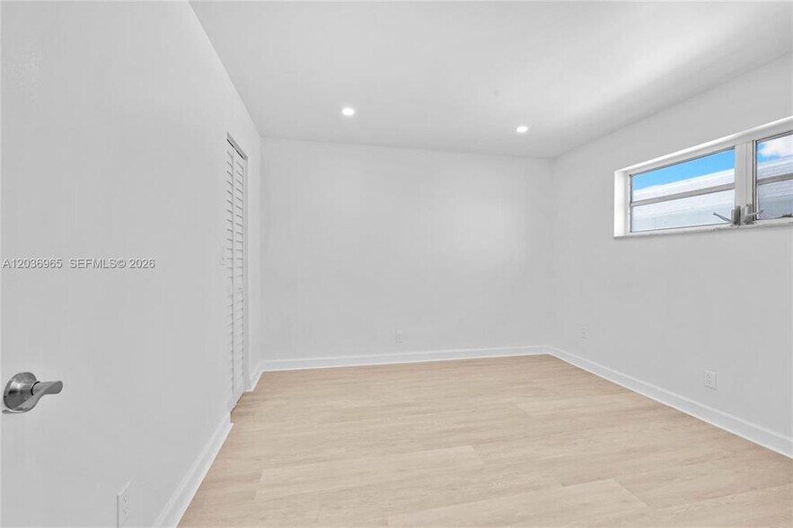 Building Photo - 6211 SW 37th St