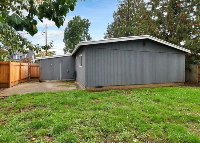 Building Photo - Adorable Woodstock 3 bedroom available for...