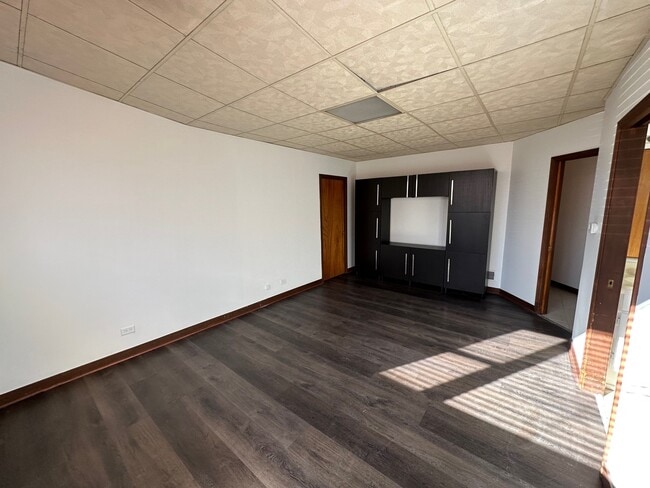 Building Photo - 4036 W Ainslie St