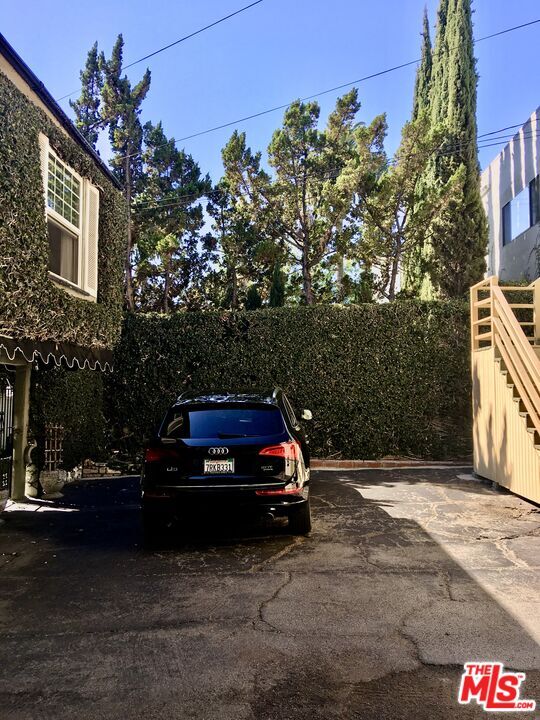 Building Photo - 9052 Elevado Ave