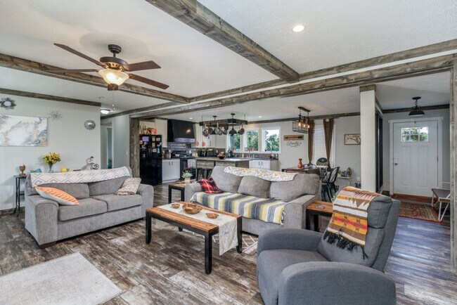 Building Photo - Updated Modern 3 Bedroom Manufactured Home!