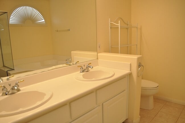 Building Photo - Lovely Single Story Home in Silverado Cany...