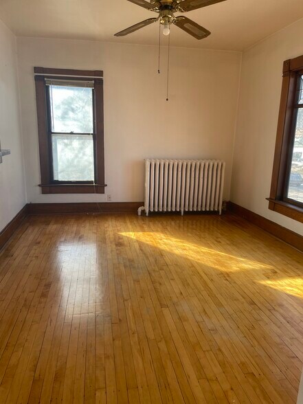 Dining room - 807 Dousman St