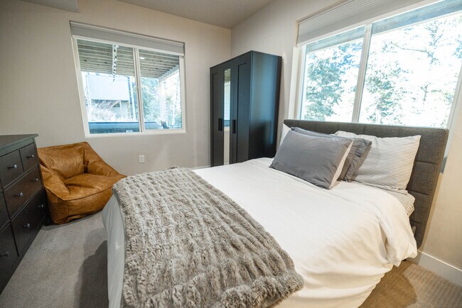 Building Photo - 255 Matterhorn Dr