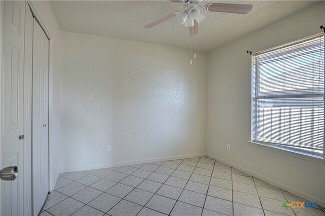 Building Photo - 3805 Riverrock Dr