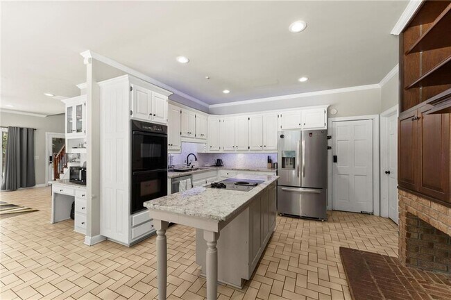 Building Photo - 5785 Northside Dr NW