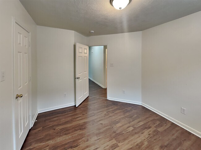 Building Photo - 409 Mystic Glen Loop