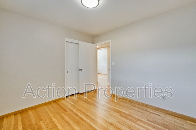 Building Photo - 1062 Kelly Dr