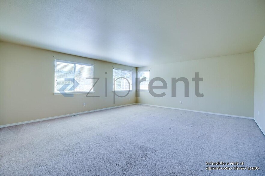 Building Photo - 2344 Pleasanton Ct SE