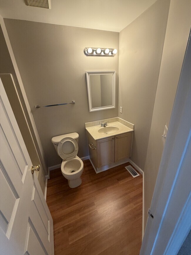 Building Photo - 163 Charlotte Ct