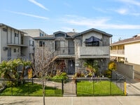 Building Photo - 229 West Tujunga