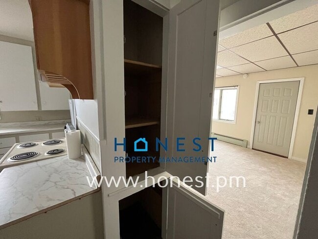 Building Photo - 8 Lasalle St