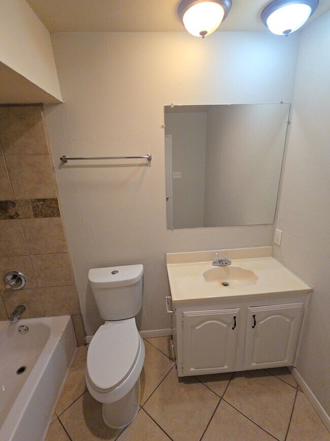 Building Photo - 3906 Postwood Dr
