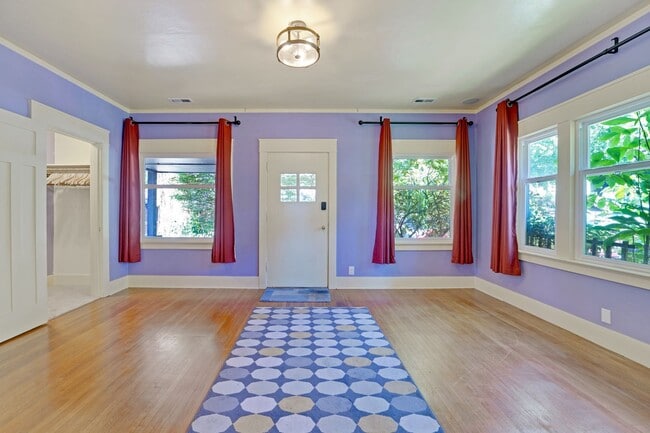Building Photo - Vibrant Seattle Home