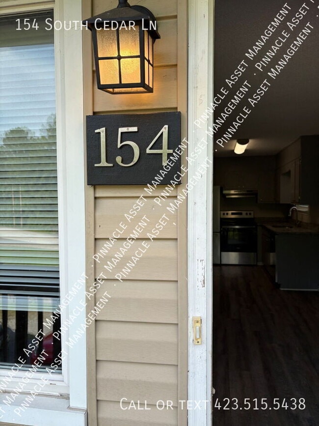Building Photo - 154 S Cedar Ln