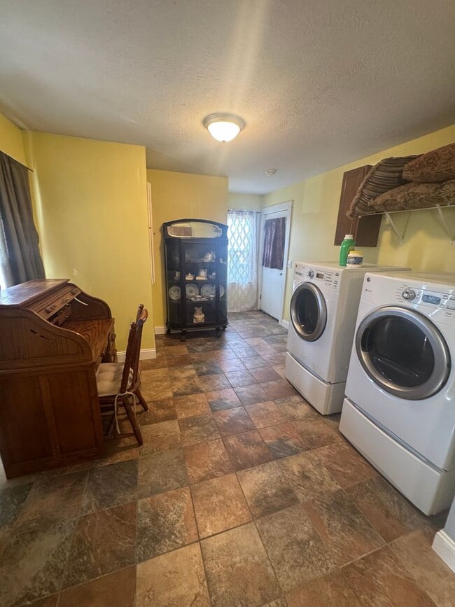 Building Photo - Furnished 3 Bedroom Home in Waynesville, MO!