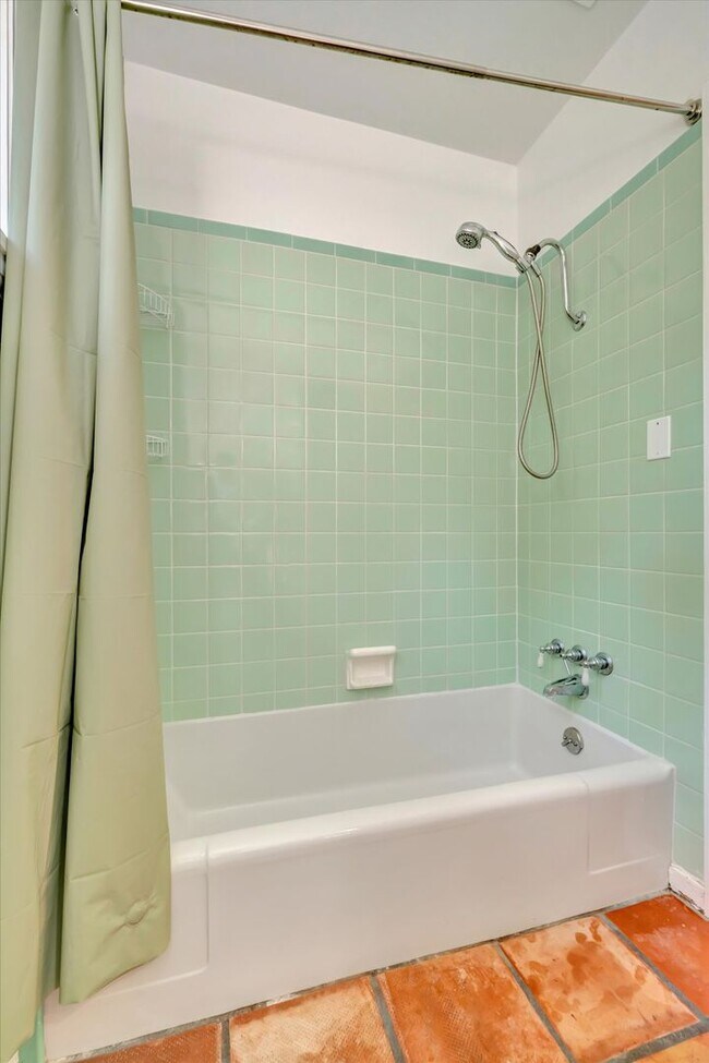 Building Photo - ALL THE CHARM! - Siesta Key 1+ acre on the Bay - 3 bed/ 2 bath pool home