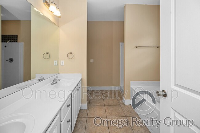 Building Photo - 252 Chesser Park Dr