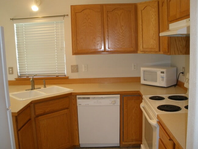 Building Photo - Must See!!!